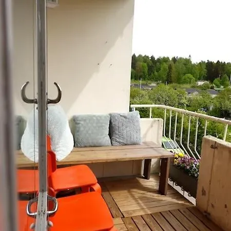 Adorable With A Garden View And A Bathtub.