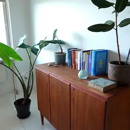 Adorable With A Garden View And A Bathtub. Apartment *